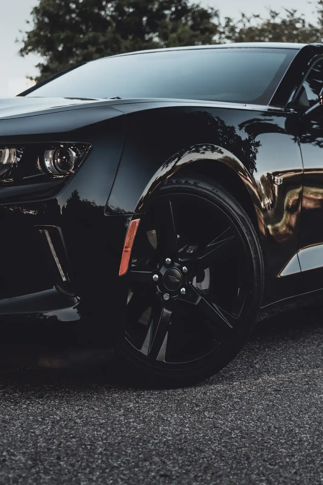 Reflet sur carrosserie noire