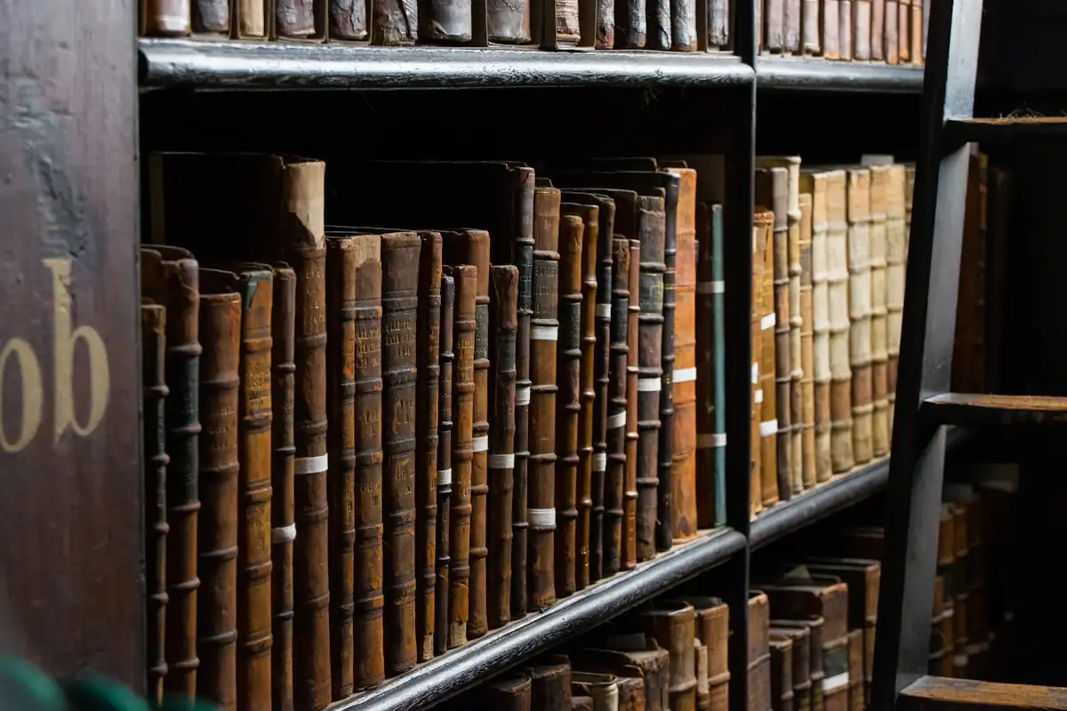 Bibliothèque de livres anciens